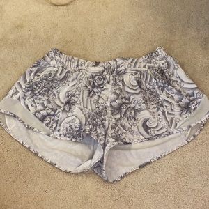 Hottie Hot Short 2.5 inch inseam Gray & White sz10